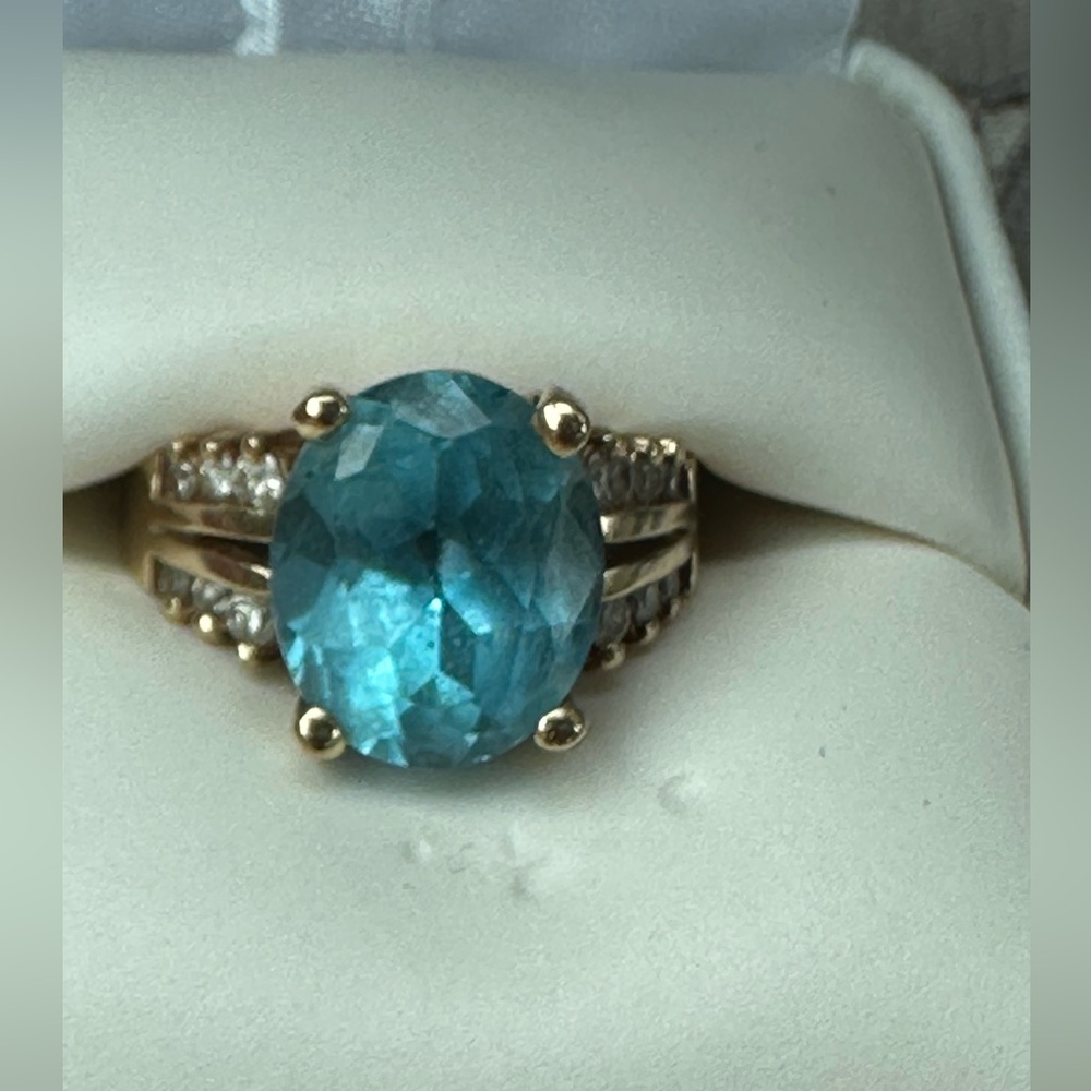 10K Blue Topaz and diamond cocktail ring - Picture 2 of 6